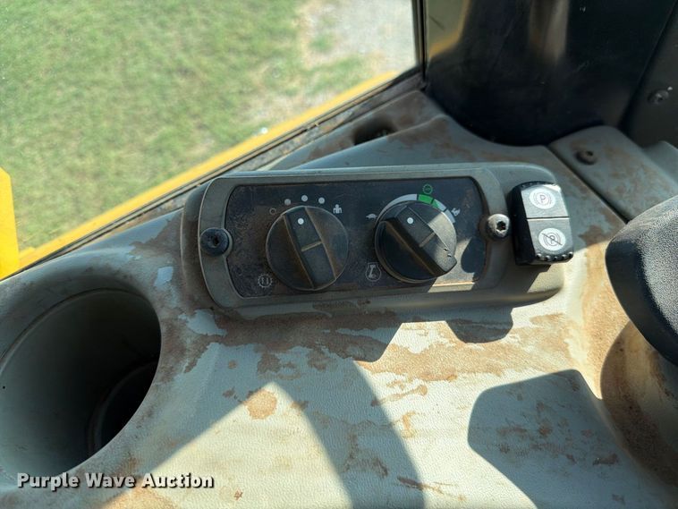 image for item EX0524 2018 Caterpillar D6N dozer