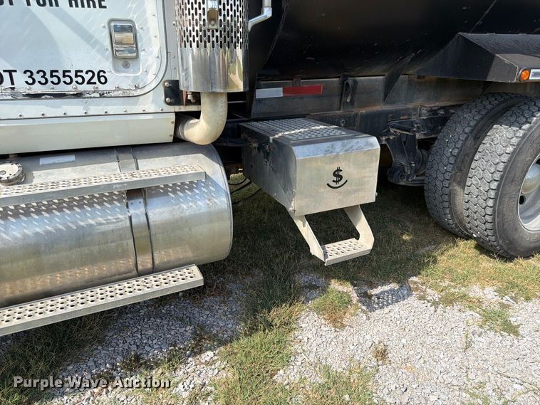 image for item EX0544 2007 International 9900i dump truck