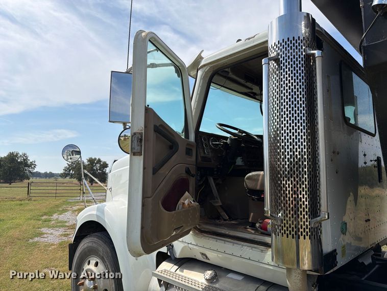image for item EX0544 2007 International 9900i dump truck
