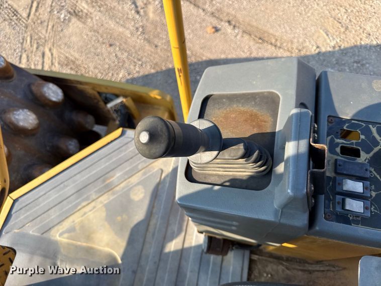 image for item EX2232 2006 Caterpillar CP563E single drum vibratory padfoot roller compactor
