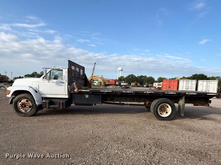 image for item EX2296 1999 Ford F800 flatbed truck