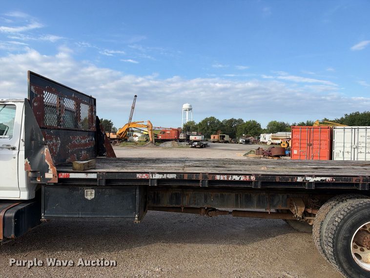 image for item EX2296 1999 Ford F800 flatbed truck
