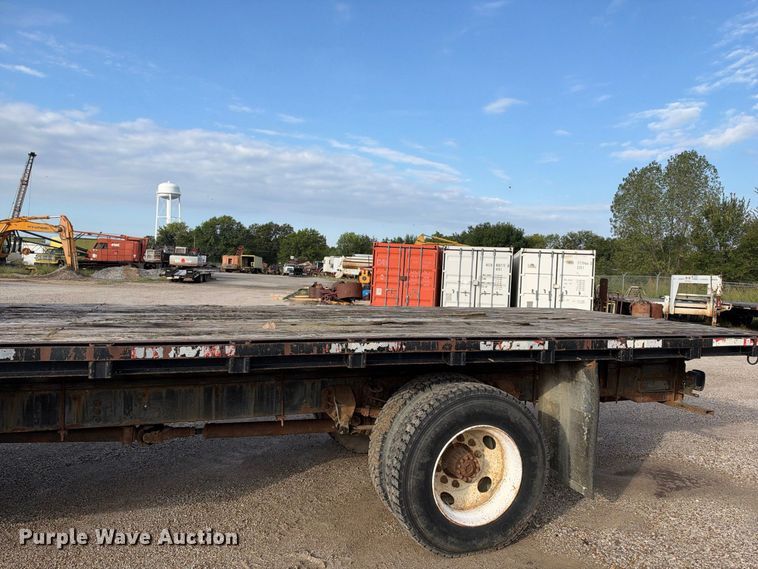 image for item EX2296 1999 Ford F800 flatbed truck