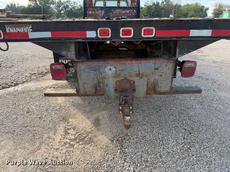 image for item EX2296 1999 Ford F800 flatbed truck