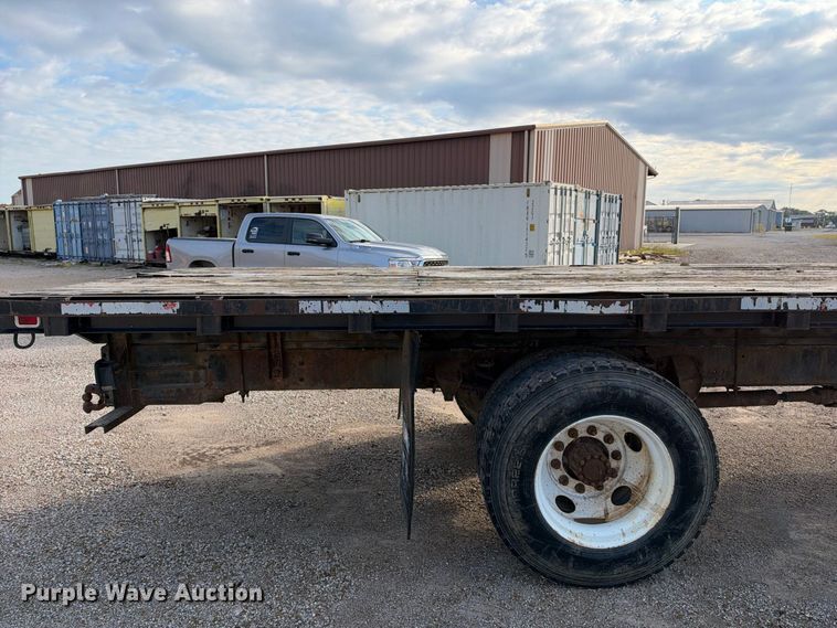 image for item EX2296 1999 Ford F800 flatbed truck