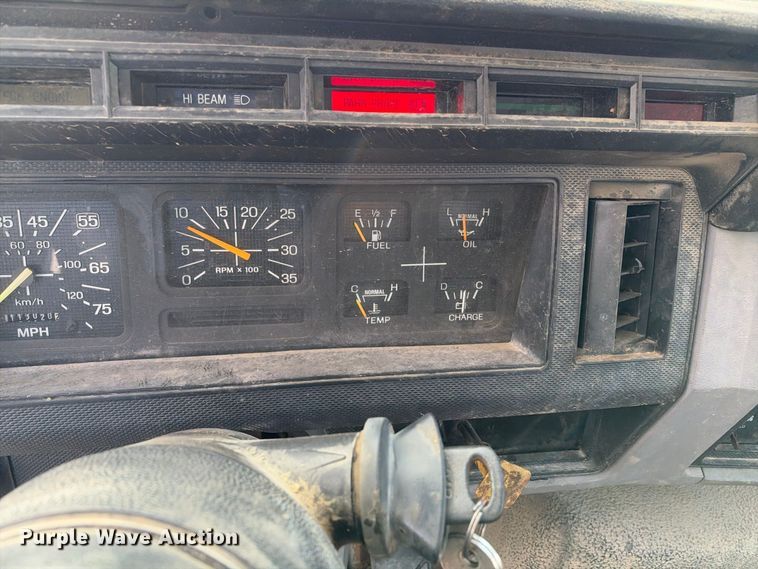 image for item EX2296 1999 Ford F800 flatbed truck