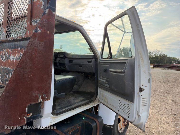 image for item EX2296 1999 Ford F800 flatbed truck