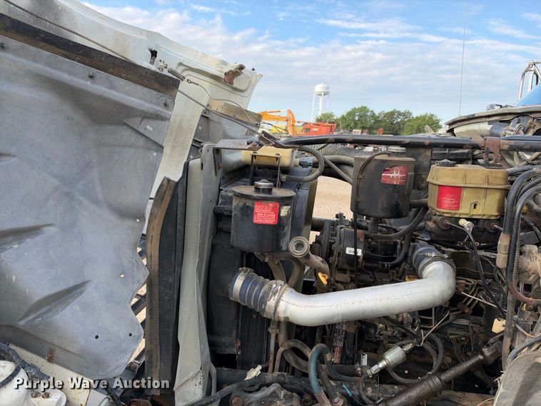 image for item EX2296 1999 Ford F800 flatbed truck