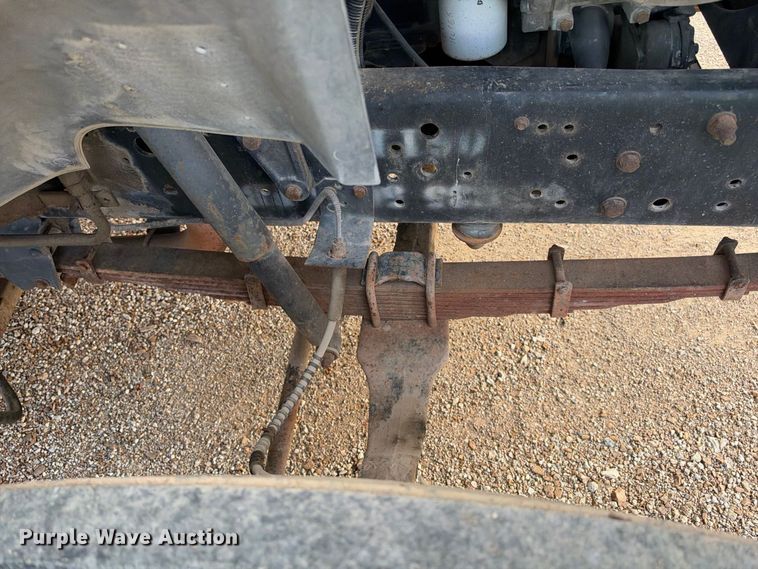 image for item EX2296 1999 Ford F800 flatbed truck