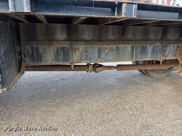 image for item EX2296 1999 Ford F800 flatbed truck
