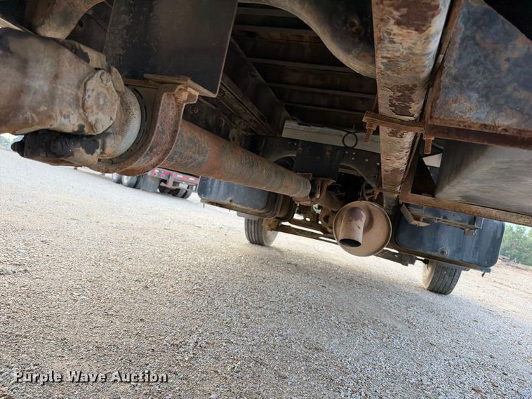 image for item EX2296 1999 Ford F800 flatbed truck
