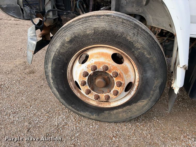 image for item EX2296 1999 Ford F800 flatbed truck