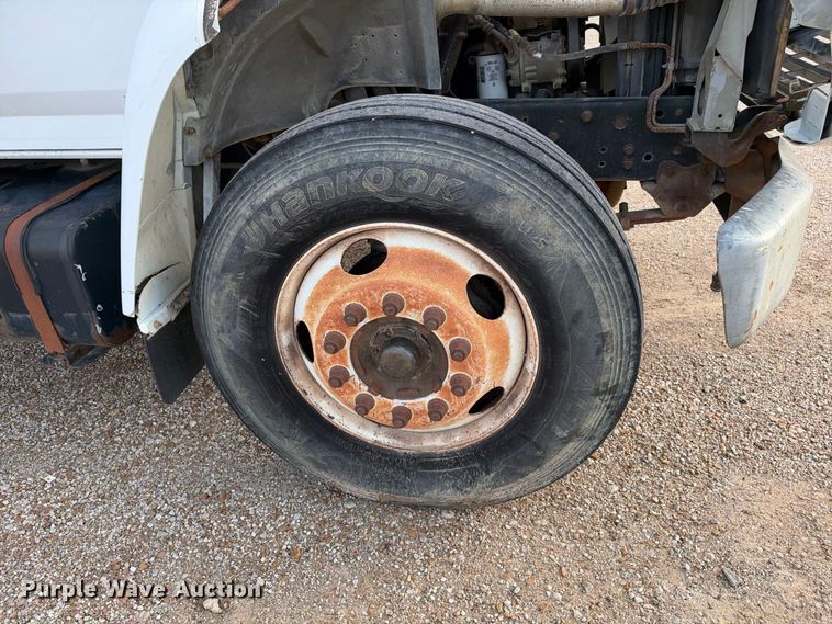 image for item EX2296 1999 Ford F800 flatbed truck