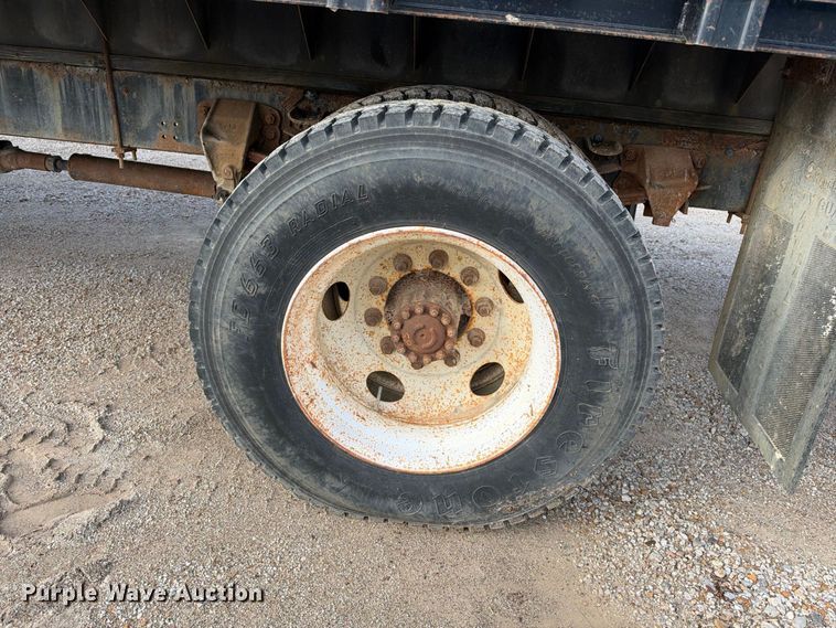 image for item EX2296 1999 Ford F800 flatbed truck