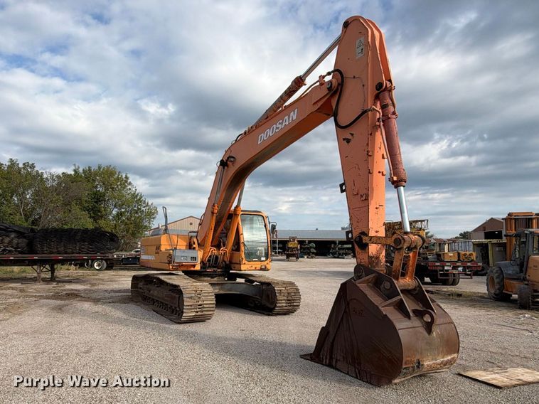 image for item EX2298 2007 Doosan DX300LC excavator
