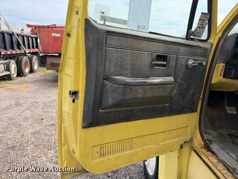 image for item EX2302 1986 GMC 7000 box truck