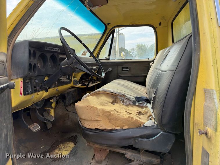 image for item EX2302 1986 GMC 7000 box truck