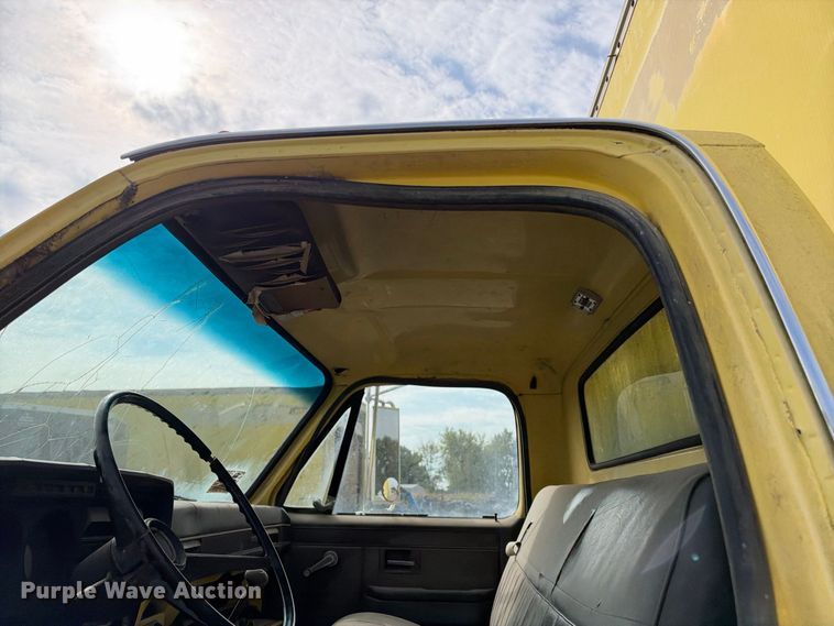 image for item EX2302 1986 GMC 7000 box truck