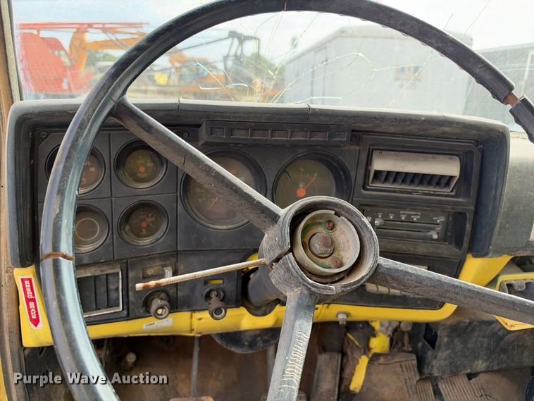 image for item EX2302 1986 GMC 7000 box truck