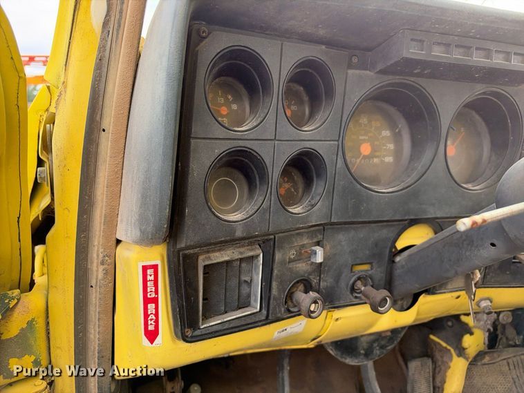 image for item EX2302 1986 GMC 7000 box truck