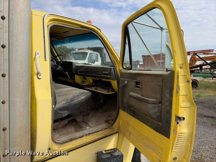 image for item EX2302 1986 GMC 7000 box truck
