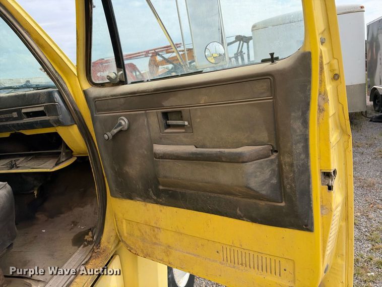 image for item EX2302 1986 GMC 7000 box truck