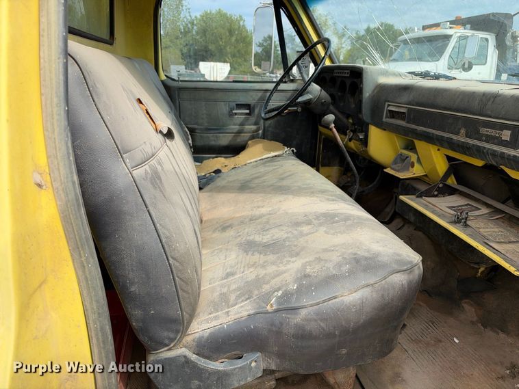 image for item EX2302 1986 GMC 7000 box truck