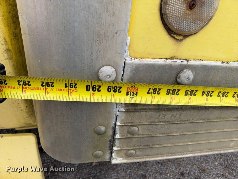 image for item EX2303 1986 GMC 7000 box truck