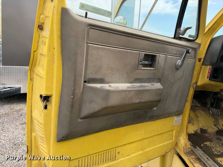 image for item EX2303 1986 GMC 7000 box truck