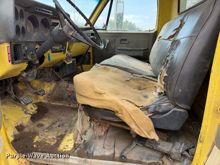 image for item EX2303 1986 GMC 7000 box truck