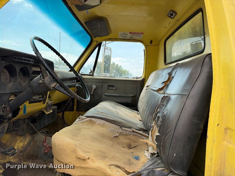 image for item EX2303 1986 GMC 7000 box truck