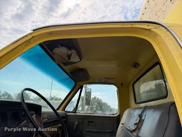 image for item EX2303 1986 GMC 7000 box truck