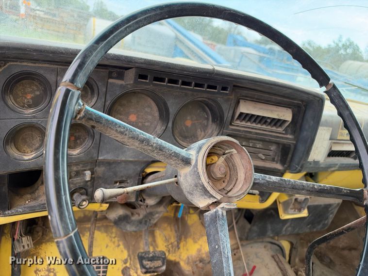 image for item EX2303 1986 GMC 7000 box truck