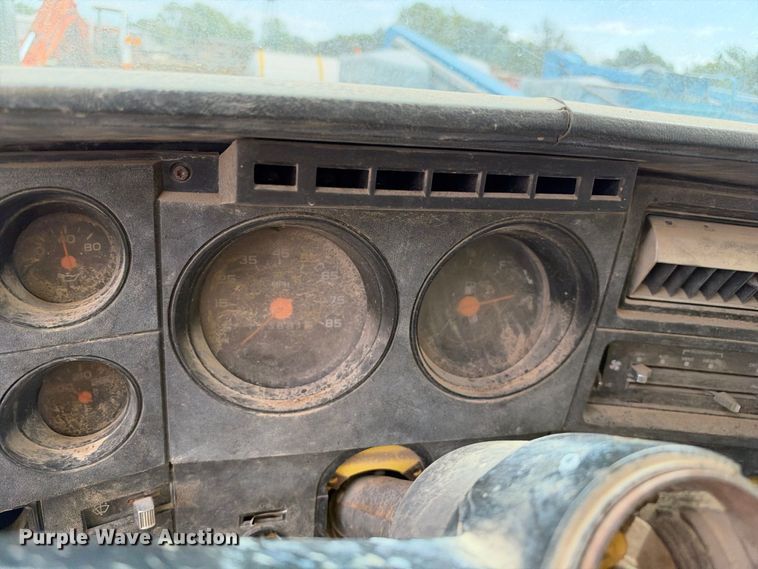 image for item EX2303 1986 GMC 7000 box truck