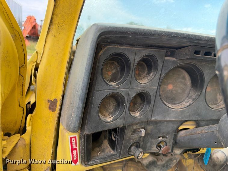 image for item EX2303 1986 GMC 7000 box truck