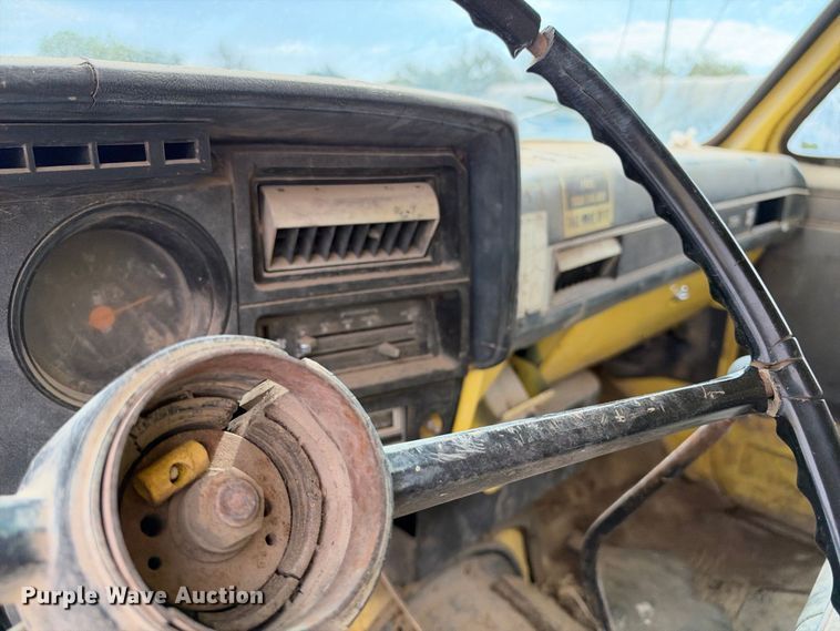 image for item EX2303 1986 GMC 7000 box truck