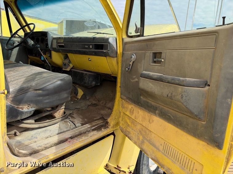 image for item EX2303 1986 GMC 7000 box truck