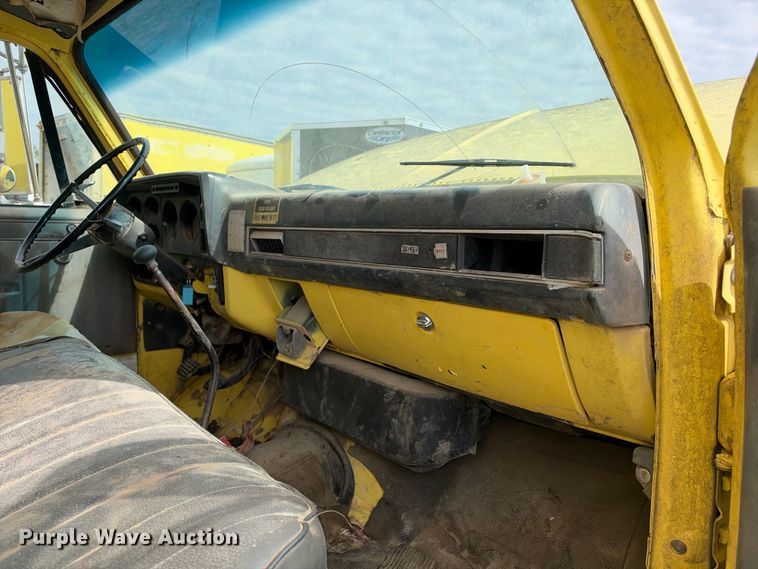 image for item EX2303 1986 GMC 7000 box truck