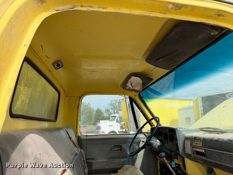 image for item EX2303 1986 GMC 7000 box truck