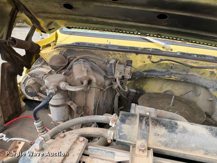 image for item EX2303 1986 GMC 7000 box truck