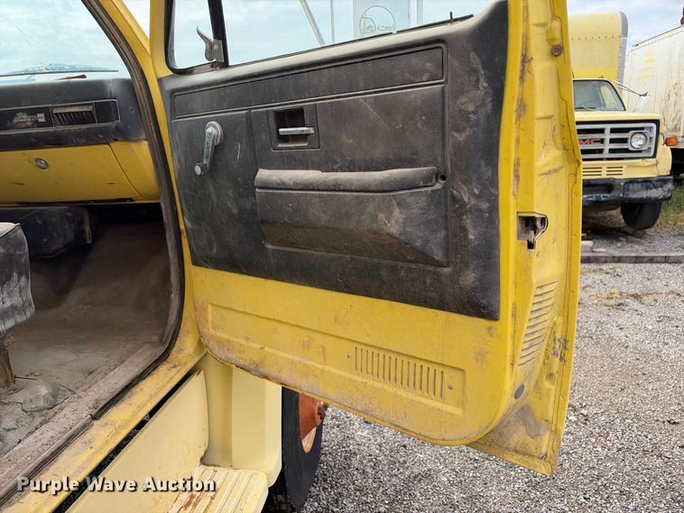image for item EX2306 GMC 7000 box truck