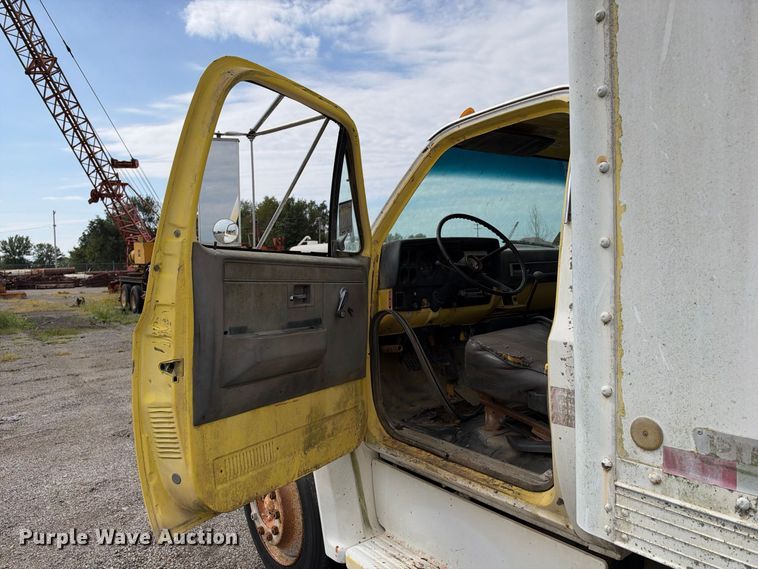 image for item EX2308 1986 GMC 7000 box truck