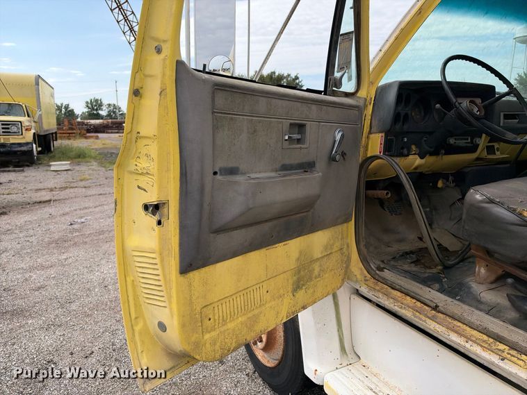 image for item EX2308 1986 GMC 7000 box truck