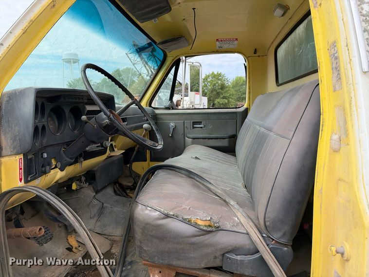 image for item EX2308 1986 GMC 7000 box truck