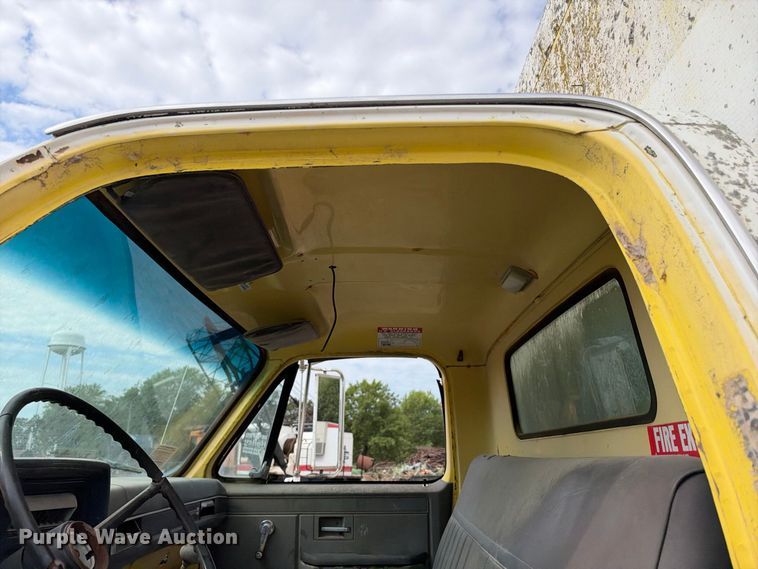 image for item EX2308 1986 GMC 7000 box truck