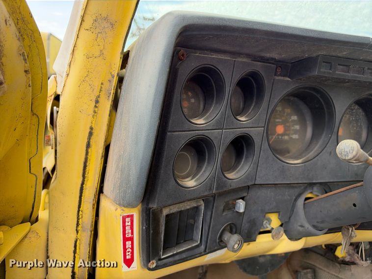image for item EX2308 1986 GMC 7000 box truck