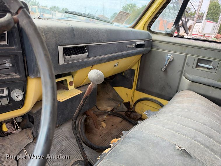 image for item EX2308 1986 GMC 7000 box truck