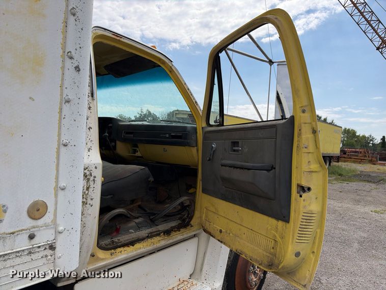 image for item EX2308 1986 GMC 7000 box truck