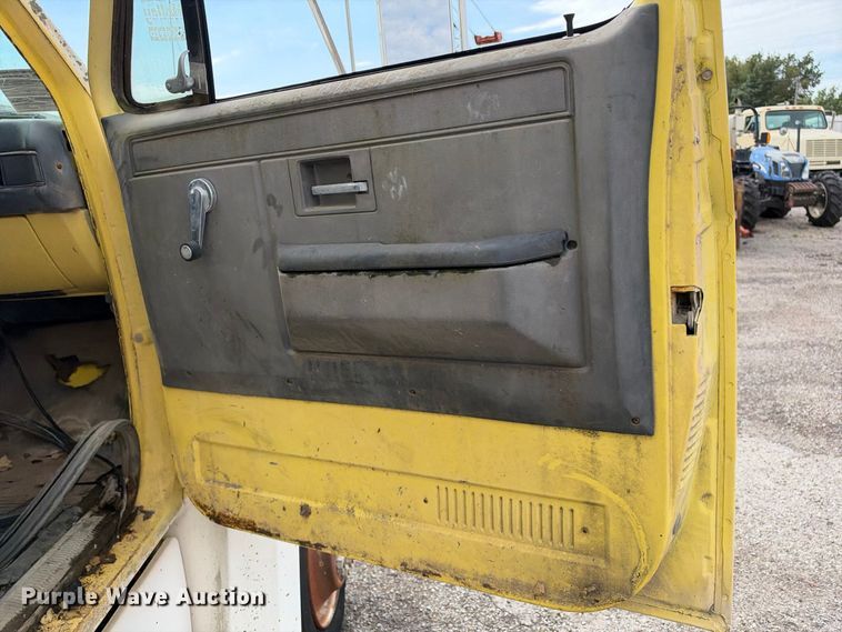 image for item EX2308 1986 GMC 7000 box truck
