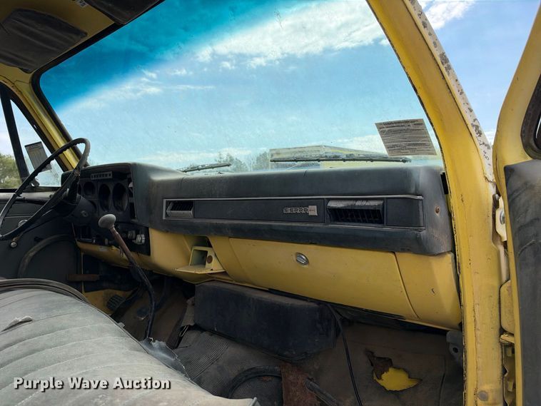image for item EX2308 1986 GMC 7000 box truck